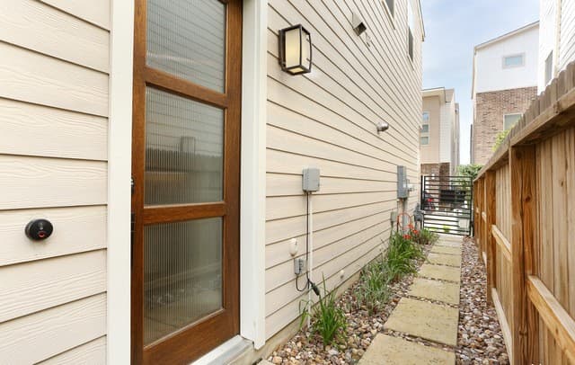 3831 Harry Wurzbach Unit 17 — photo 4