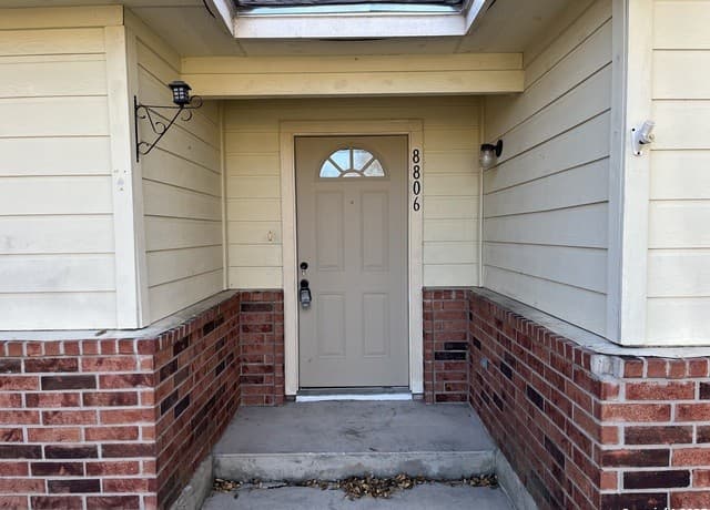 8806 Slumber Lane — photo 3