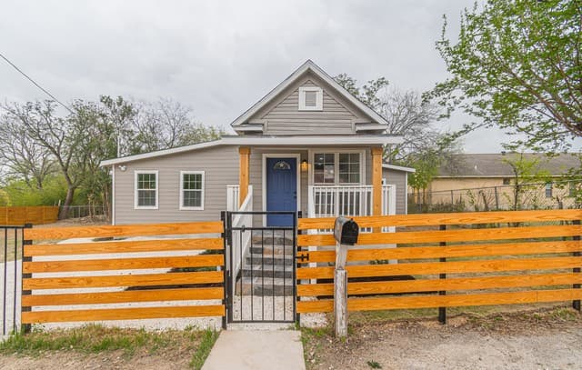 324 Bargas St — photo 2