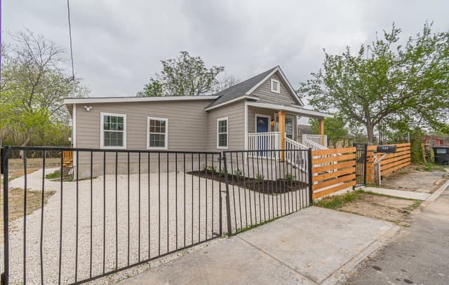 324 Bargas St — photo 3