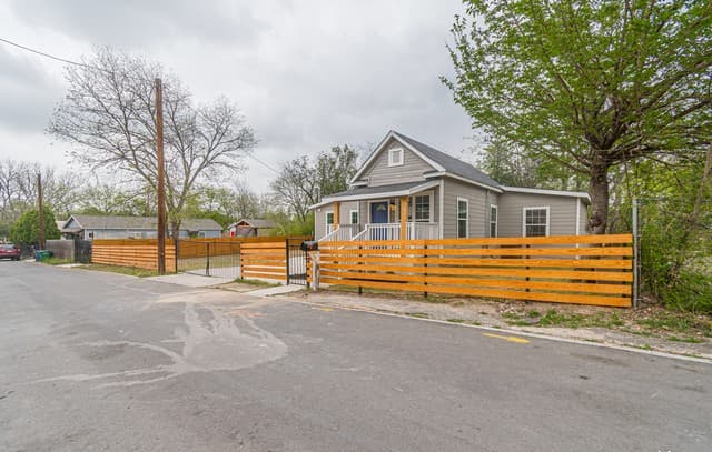 324 Bargas St — photo 4