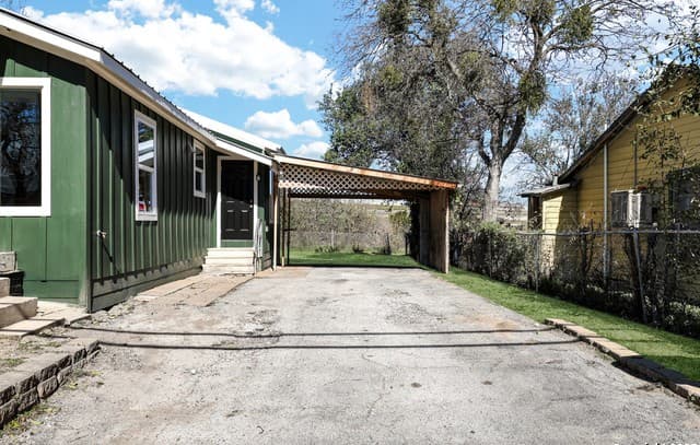 2-bedroom rental at 407 Big Foot in San Antonio, TX — photo 2