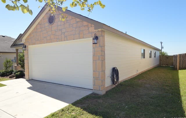 3906 Arrowwood Bend — photo 2