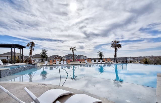 4913 Jovian — photo 2