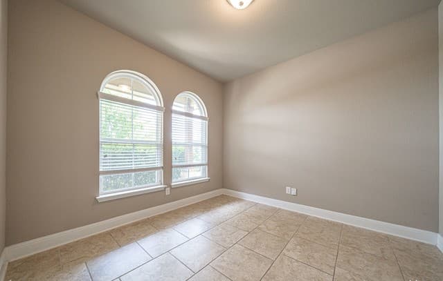 12911 Brewster — photo 4