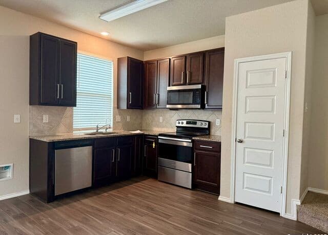 10534 Green Rock — photo 4