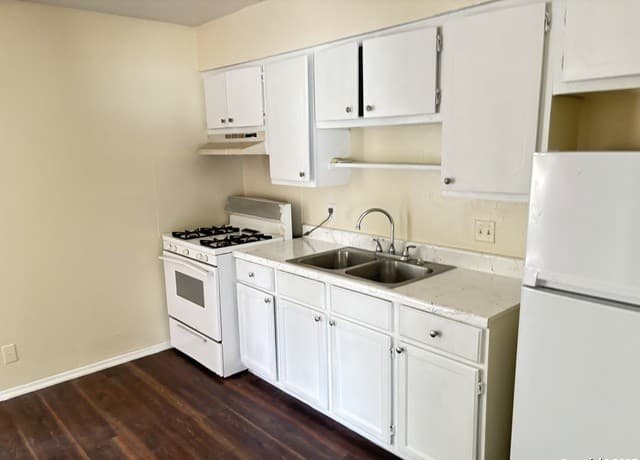 1-bedroom rental at 5603 Bienville Unit E-7 in San Antonio, TX — photo 5