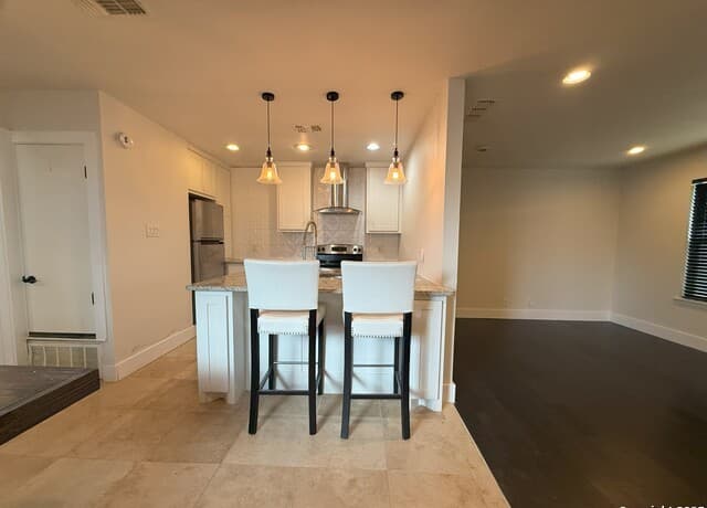 2811 Woodbury Unit 301 — photo 4