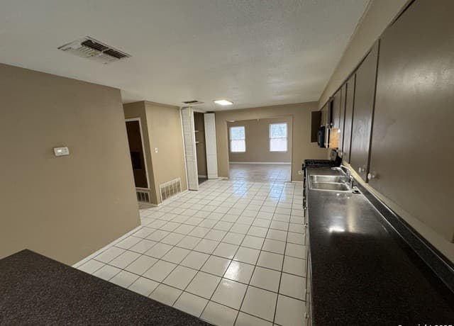 146 Stapleton — photo 5