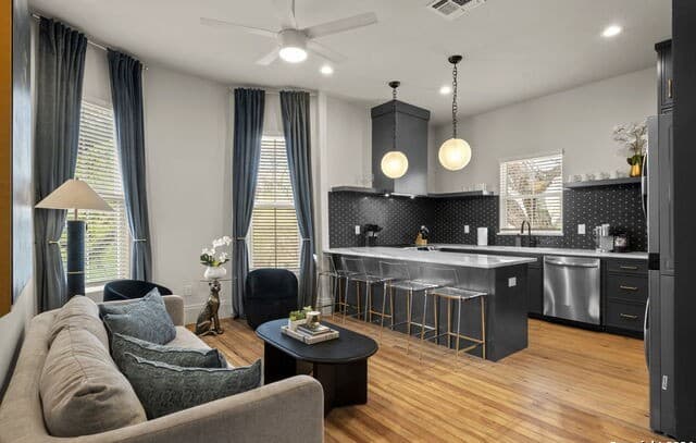 201 E Carson St Unit 2 — photo 2