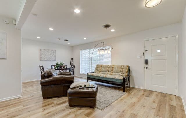 502 Downshire Dr — photo 3