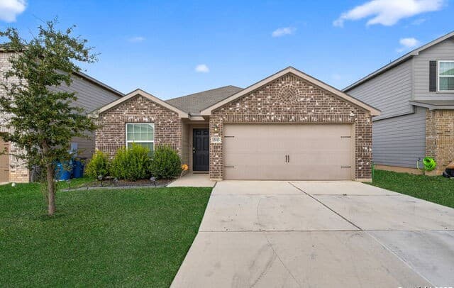 3-bedroom rental at 11025 White Sands in Live Oak, TX — photo 1