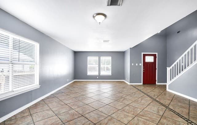 13211 Lost Lake Dr — photo 2