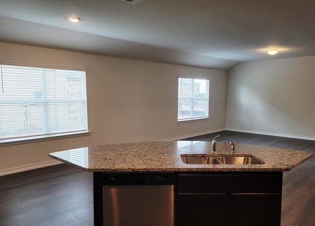 618 Cypress Bayou — photo 5