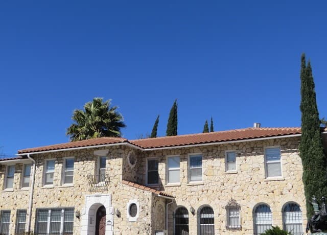 403 W Elsmere Pl Unit 4 — photo 1