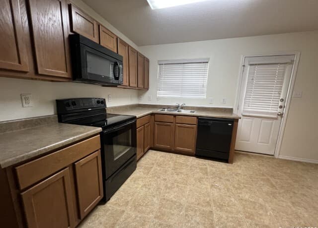 224 Willow — photo 4