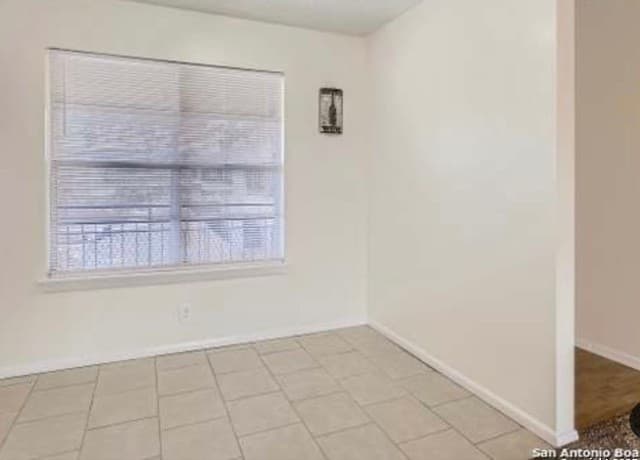 923 Vance Jackson Unit 1210 — photo 4