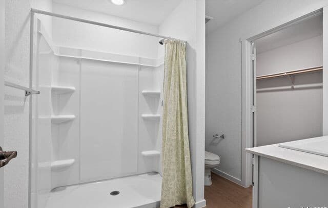 1451 Neria — photo 3