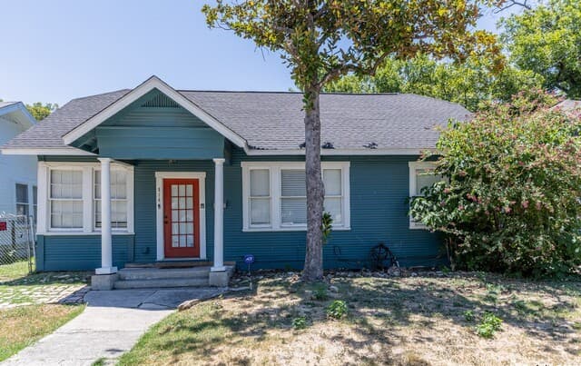 2-bedroom rental at 814 W Lynwood Ave in San Antonio TX