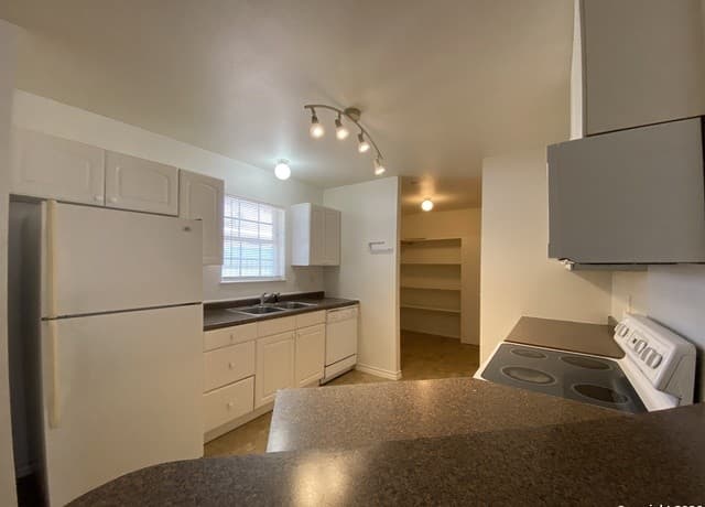 176 W White Unit A — photo 4