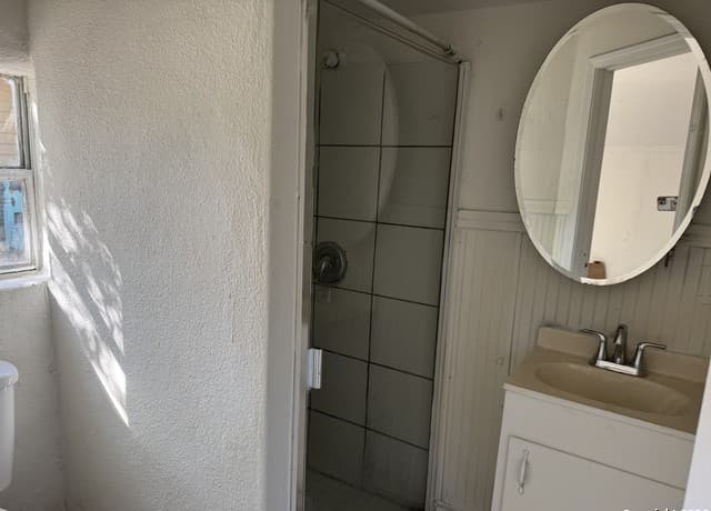 2-bedroom rental at 419 Peabody Unit 2 in San Antonio, TX — photo 5