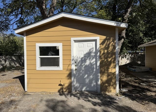 1-bedroom rental at 419 Peabody Unit 3 in San Antonio TX