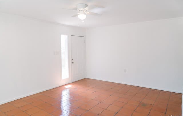 1385 Oblate Dr — photo 4