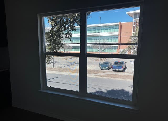 310 W. Evergreen Unit 122 — photo 2