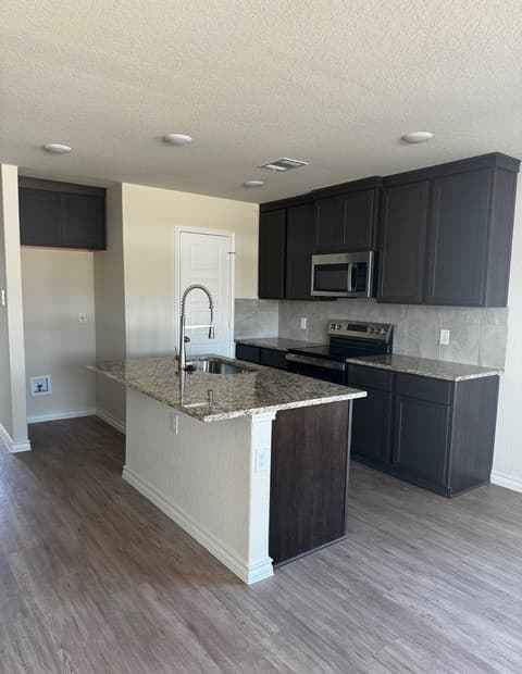 310 W. Evergreen Unit 122 — photo 3