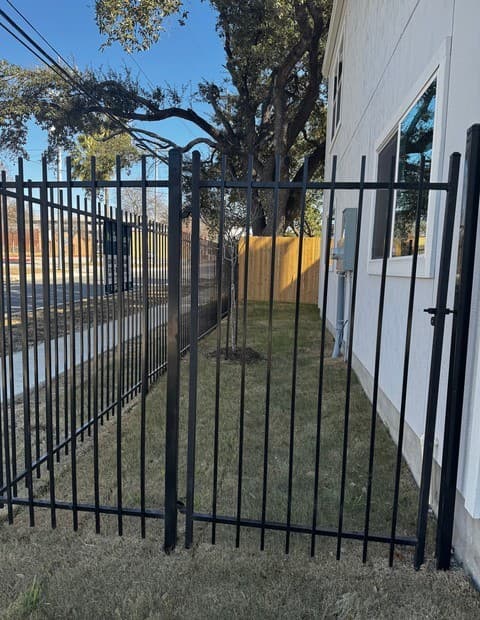 310 W. Evergreen Unit 122 — photo 4