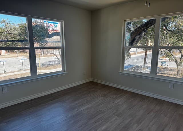 310 W. Evergreen Unit 122 — photo 5