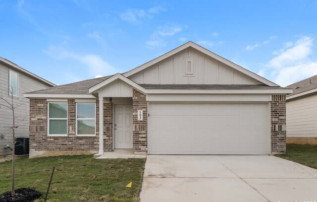 193 Amy Aly — photo 1