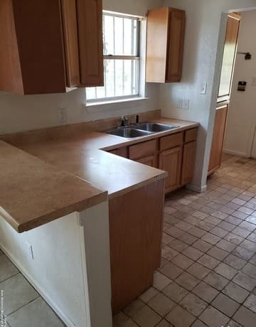 634 Hood St — photo 2