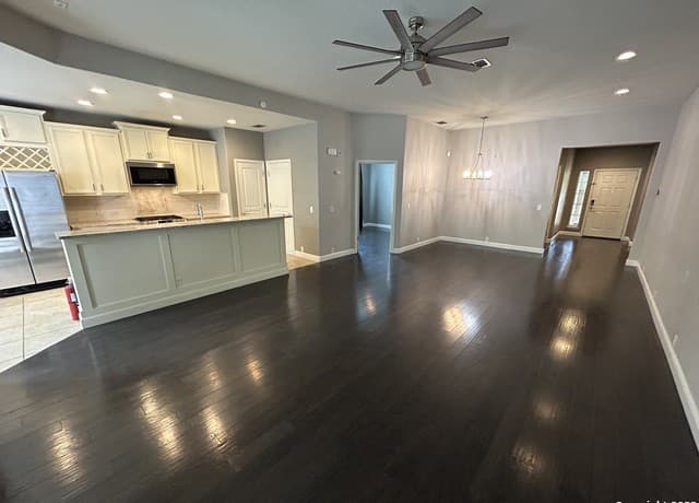 11818 Elijah Stapp — photo 4