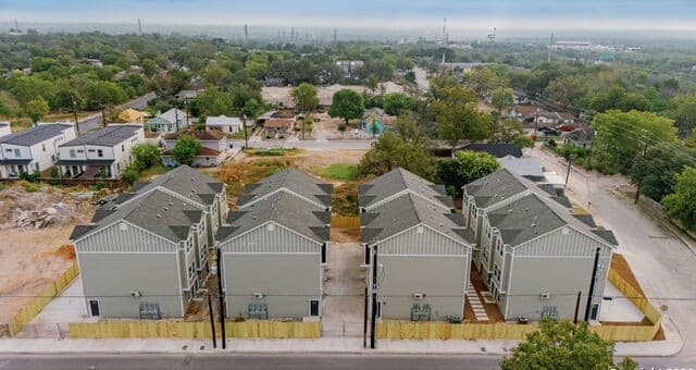 1303 Essex St Unit 101 — photo 2