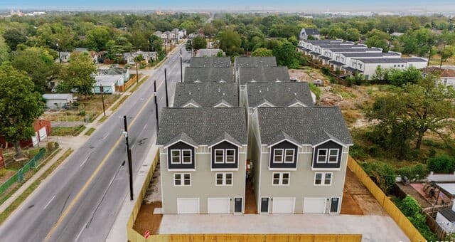 1303 Essex St Unit 102 — photo 4