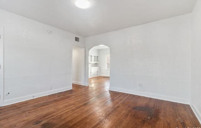 2-bedroom rental at 1630 W Rosewood Unit C in San Antonio, TX — photo 3