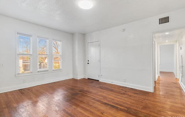 2-bedroom rental at 1630 W Rosewood Unit C in San Antonio, TX — photo 4