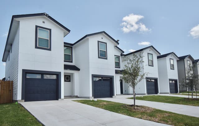 8427 Via Verona Unit 103 — photo 2