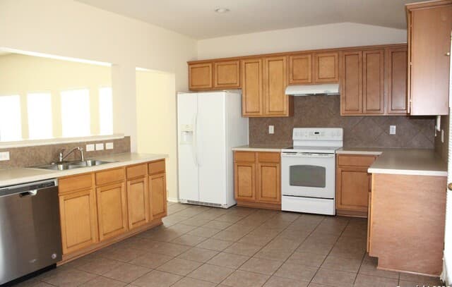 118 Carmel Dr — photo 2