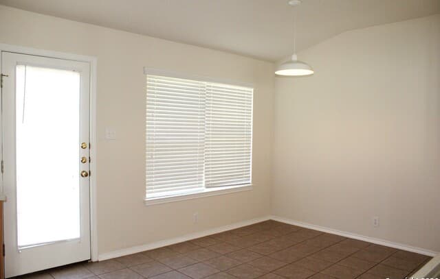 118 Carmel Dr — photo 3