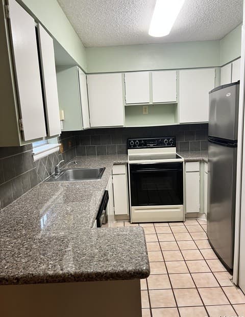 923 Vance Jackson — photo 2