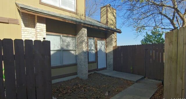 7536 Oak Chase — photo 3