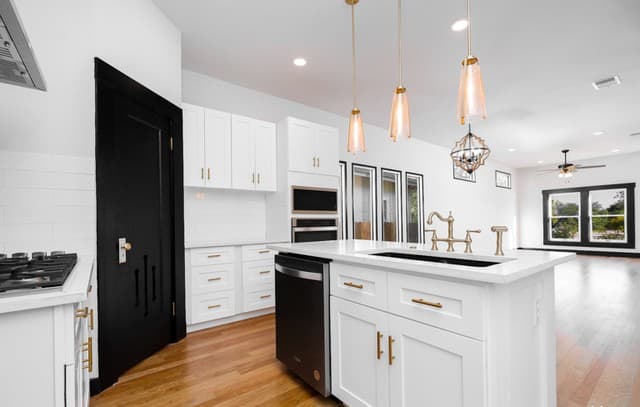 821 W Ashby Pl — photo 5