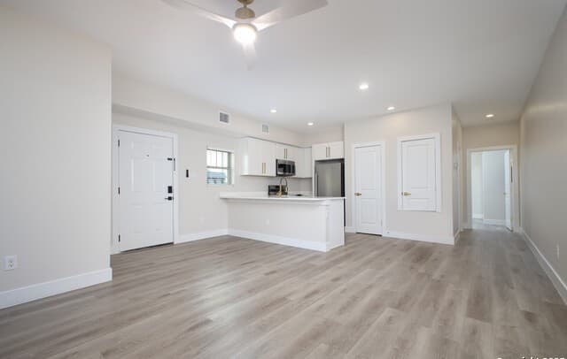 2-bedroom rental at 1644 Mistletoe Unit 101 in San Antonio, TX — photo 4