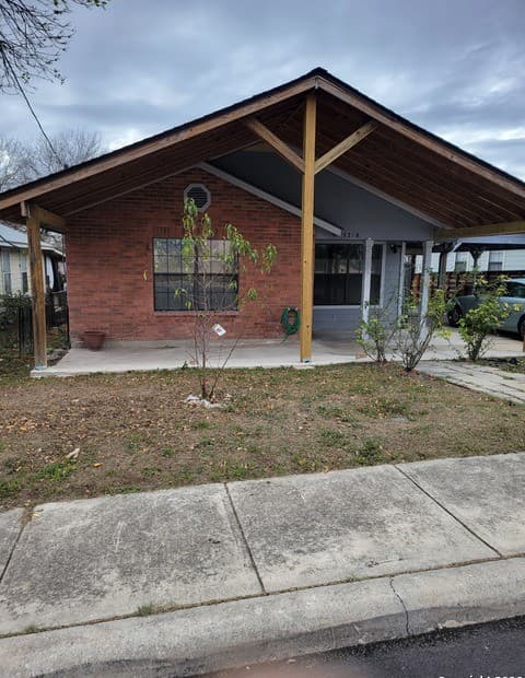 5218 Bluff — photo 2