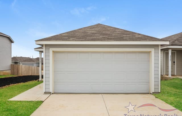 8523 Logan Sapphire — photo 2