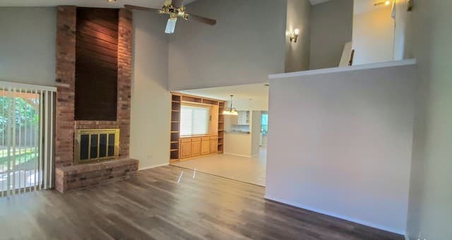 2943 Moss Tree St — photo 2