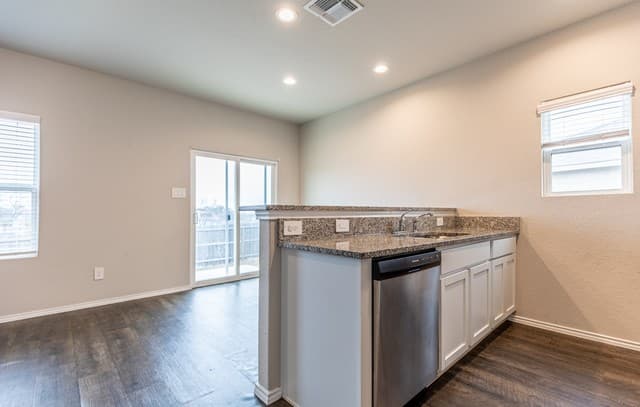 7427 Capstone — photo 4