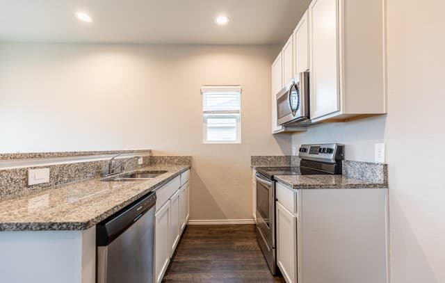 7427 Capstone — photo 5